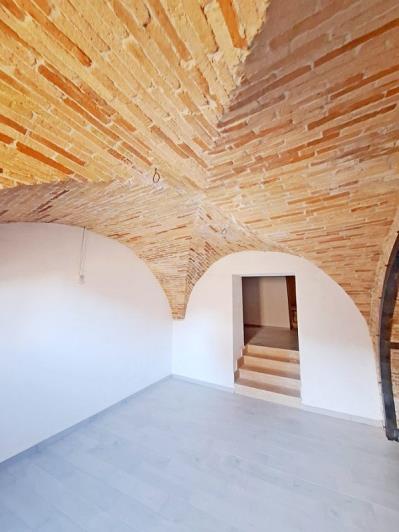 Image No.2-2 Bed Townhouse for sale