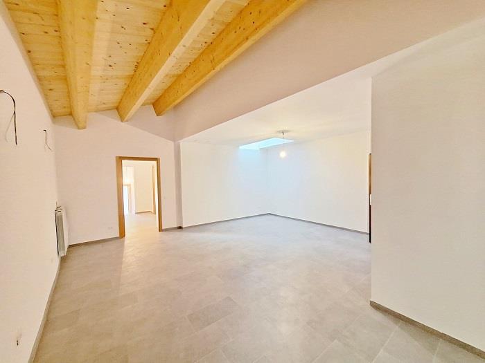 Image No.8-2 Bed Townhouse for sale