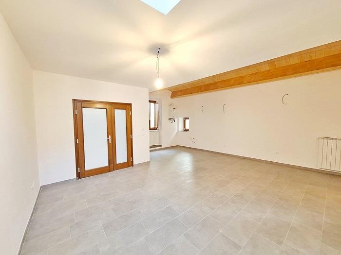 Image No.9-2 Bed Townhouse for sale