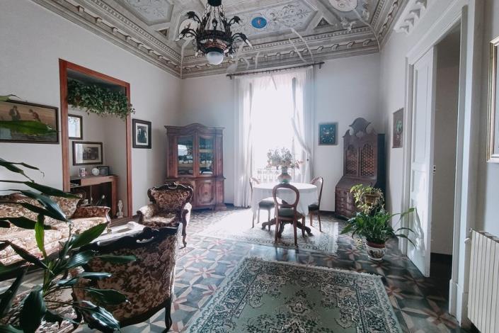 Image No.9-5 Bed Apartment for sale