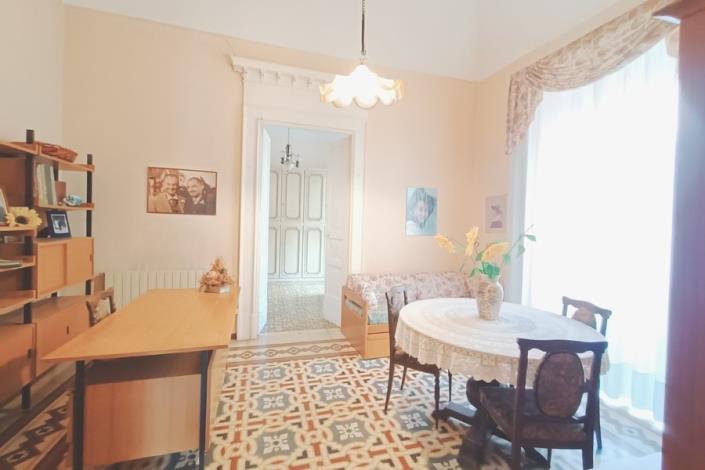 Image No.24-5 Bed Apartment for sale