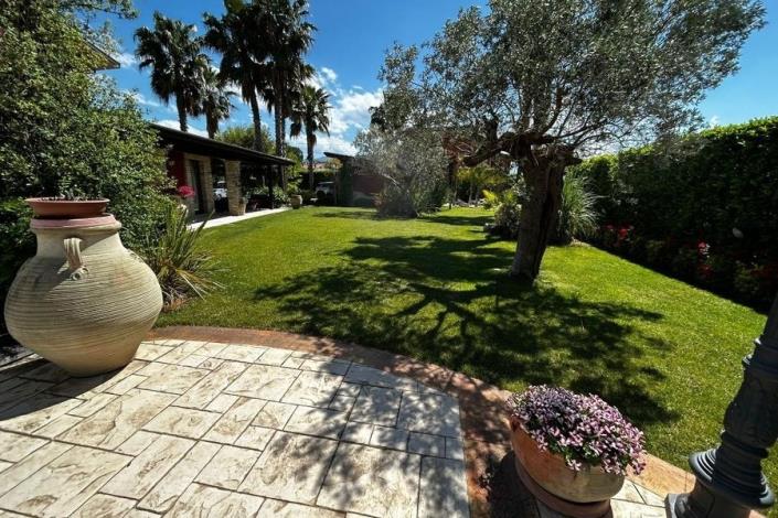 Image No.2-3 Bed Villa / Detached for sale