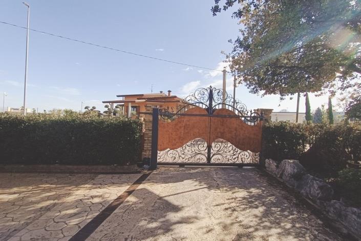 Image No.12-3 Bed Villa / Detached for sale