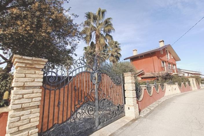 Image No.35-3 Bed Villa / Detached for sale