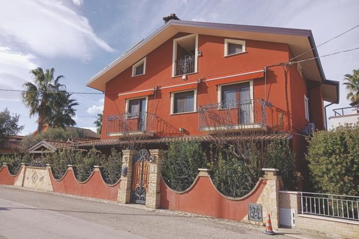 Image No.37-3 Bed Villa / Detached for sale