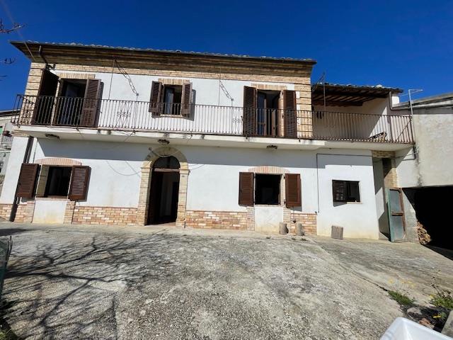 Image No.5-Maison de ville de 4 chambres à vendre à Abruzzes