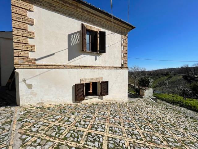 Image No.8-Maison de ville de 4 chambres à vendre à Abruzzes