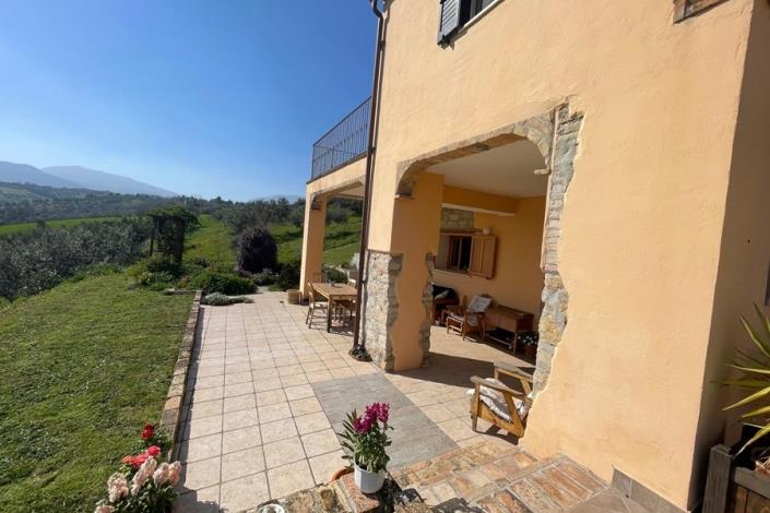 Image No.11-Maison de campagne de 4 chambres à vendre à Cugnoli