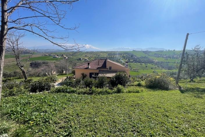 Image No.14-Maison de campagne de 4 chambres à vendre à Cugnoli