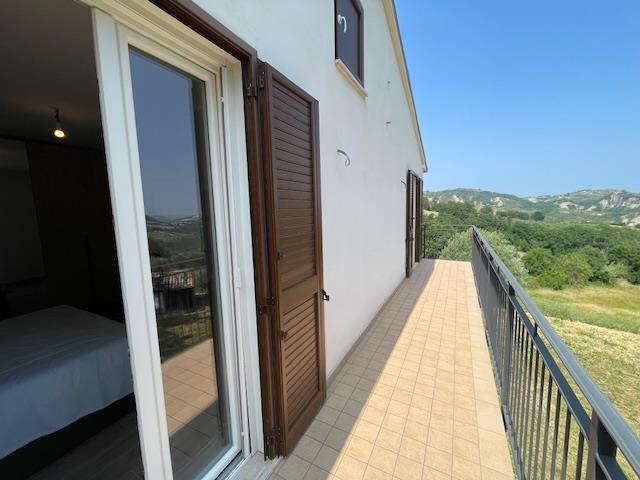 Image No.50-3 Bed Country House for sale