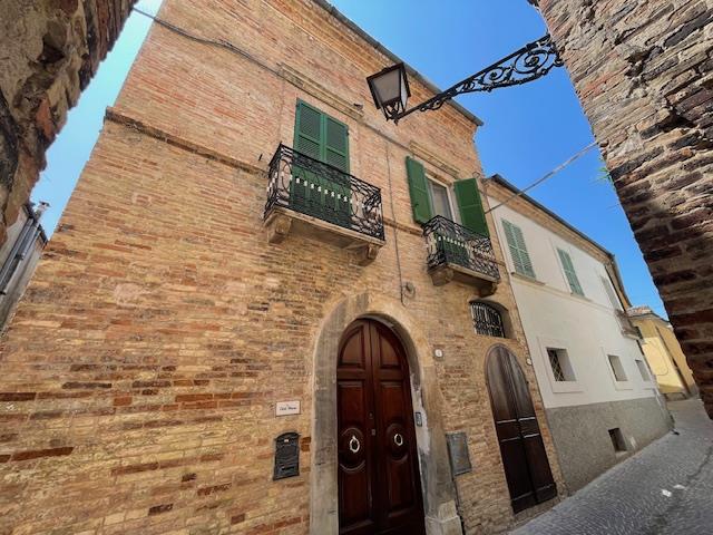 Image No.1-4 Bed Townhouse for sale