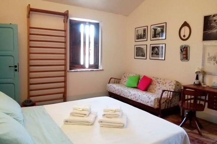 Image No.23-Maison de campagne de 2 chambres à vendre à Loreto Aprutino