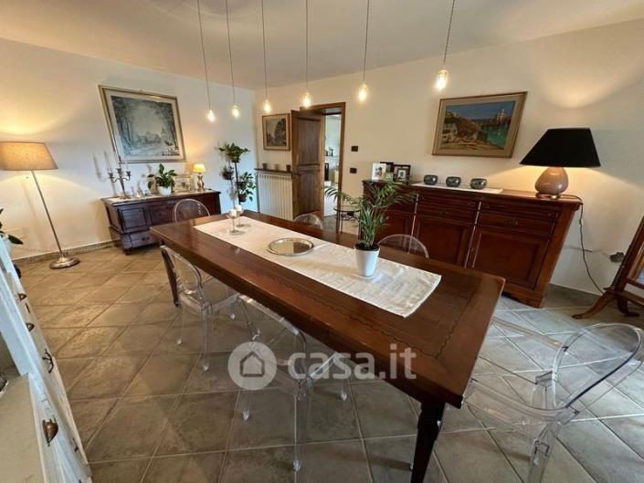 Image No.2-4 Bed Country House for sale