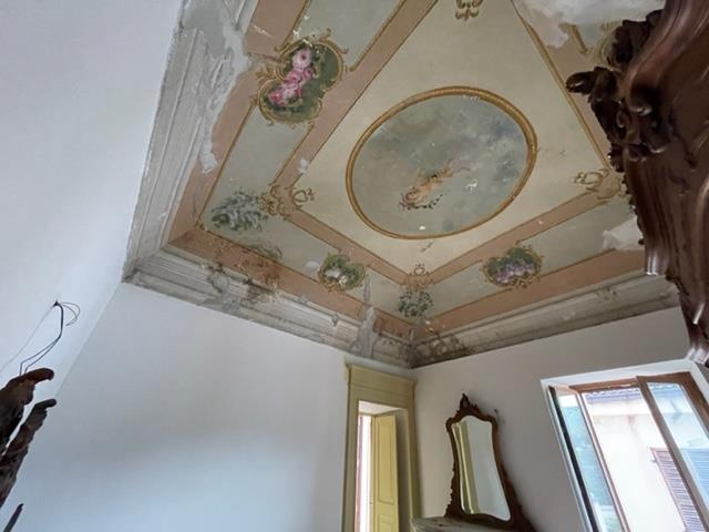 Image No.7-8 Bed Village House for sale