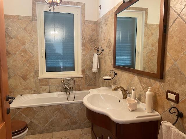 Image No.40-3 Bed Villa for sale