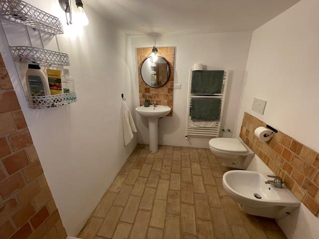 Image No.9-2 Bed Townhouse for sale