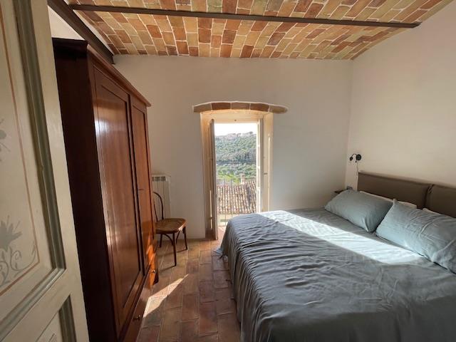 Image No.22-2 Bed Townhouse for sale