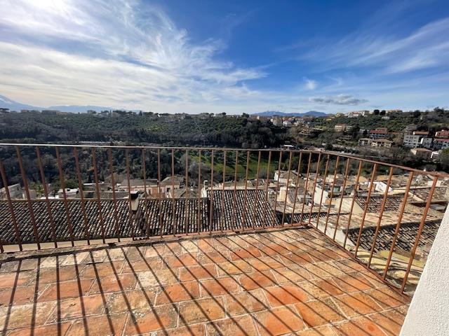 Image No.31-2 Bed Townhouse for sale