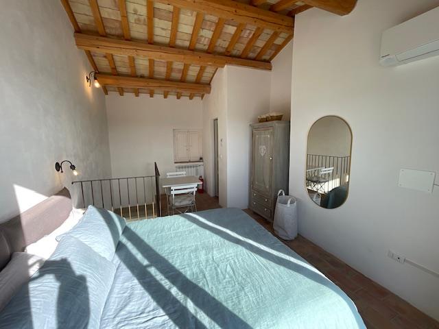 Image No.33-2 Bed Townhouse for sale