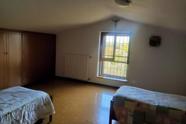 Image No.10-3 Bed House for sale