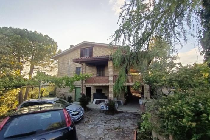 Image No.12-3 Bed House for sale