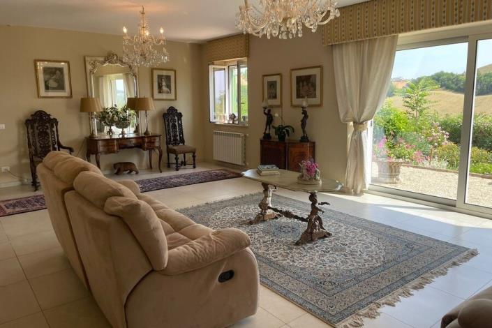 Image No.4-4 Bed Country House for sale