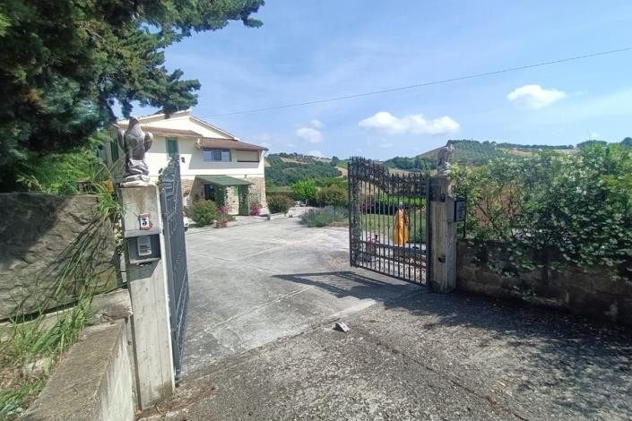 Image No.6-4 Bed Country House for sale