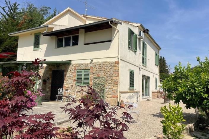 Image No.14-4 Bed Country House for sale