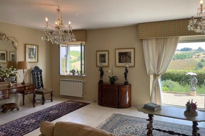 Image No.22-4 Bed Country House for sale