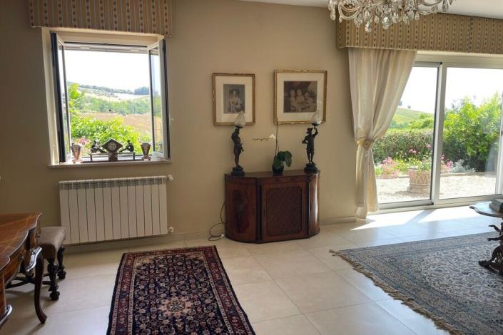 Image No.23-4 Bed Country House for sale