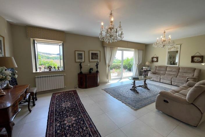 Image No.24-4 Bed Country House for sale