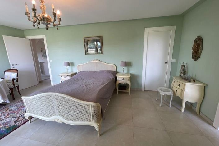 Image No.33-4 Bed Country House for sale