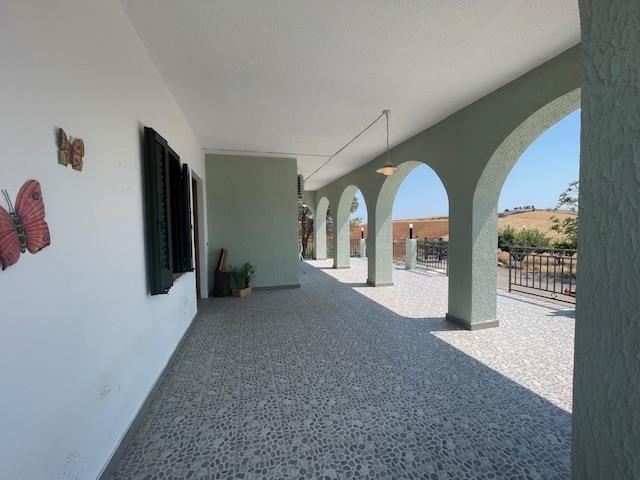 Image No.4-Maison de campagne de 5 chambres à vendre à Montenero di Bisaccia