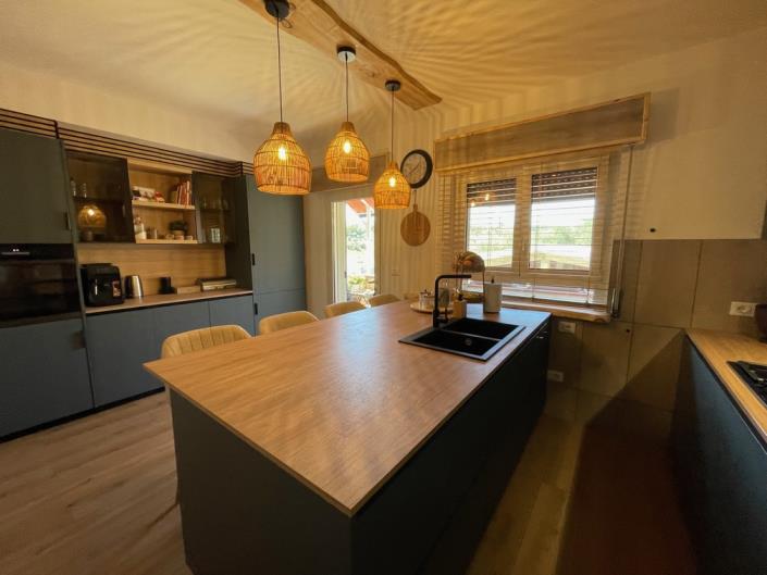 Image No.11-6 Bed Country House for sale