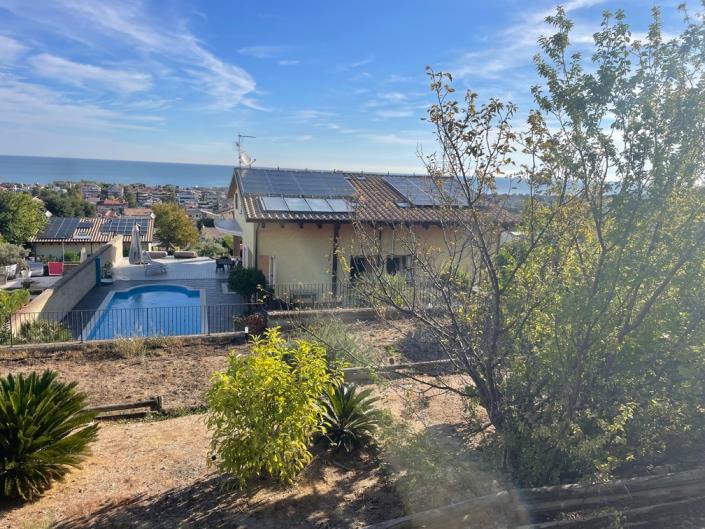 Image No.4-4 Bed Villa for sale