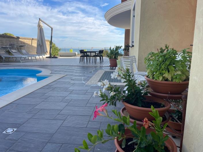 Image No.10-4 Bed Villa for sale