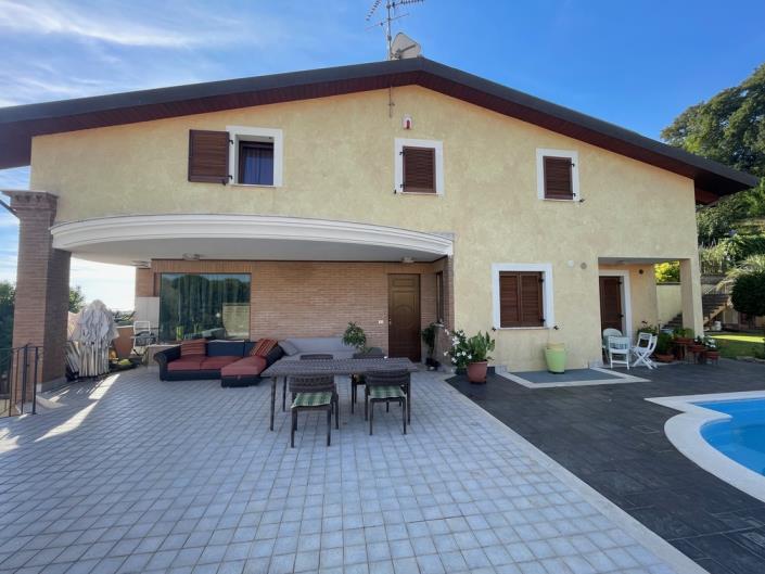 Image No.12-4 Bed Villa for sale