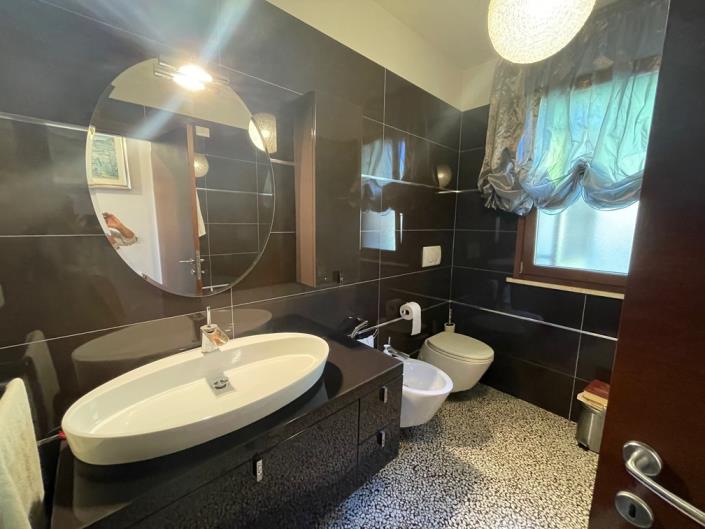 Image No.27-4 Bed Villa for sale