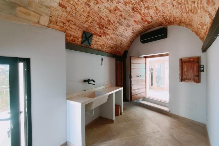 Image No.16-2 Bed Townhouse for sale