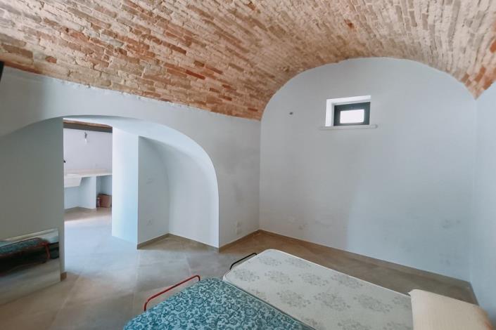 Image No.19-2 Bed Townhouse for sale