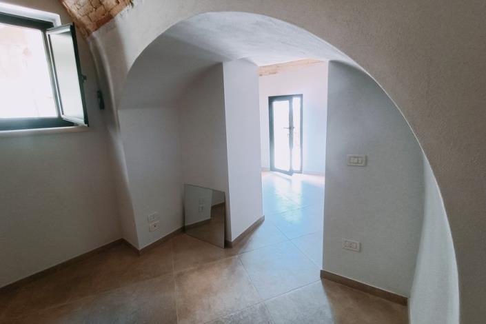 Image No.20-2 Bed Townhouse for sale