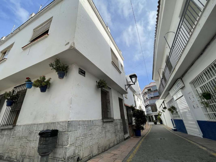 Image No.12-8 Bed House for sale