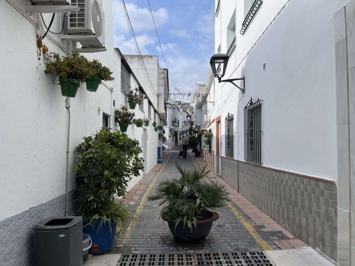 Image No.16-8 Bed House for sale