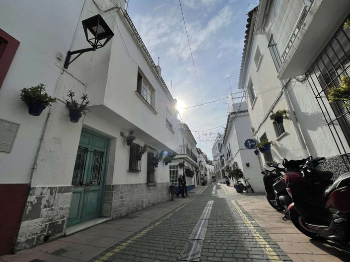 Image No.21-8 Bed House for sale