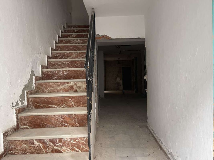 Image No.4-8 Bed House for sale