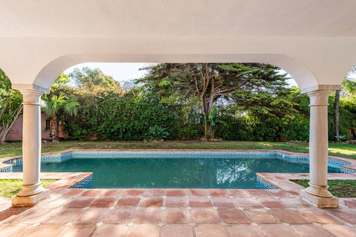 Image No.3-Villa de 6 chambres à vendre à Estepona