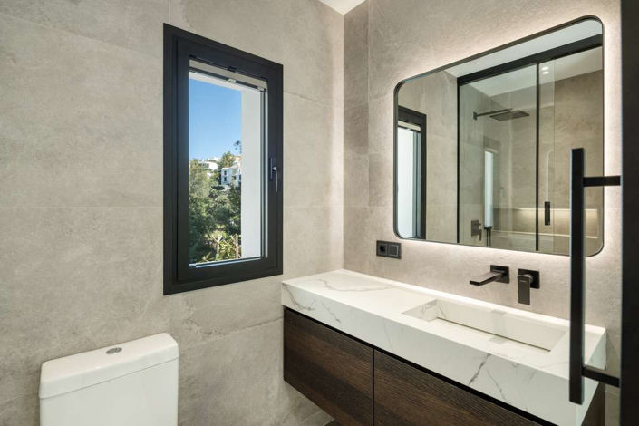 Image No.17-5 Bed Villa for sale