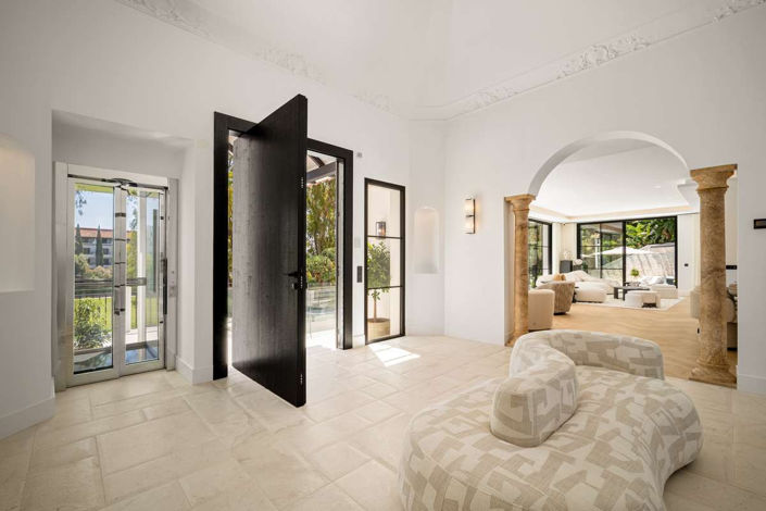 Image No.2-5 Bed Villa for sale