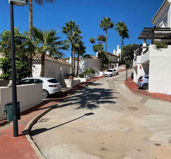 Image No.2-3 Bed Villa for sale