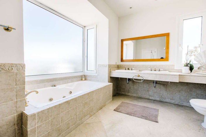 Image No.5-Villa de 5 chambres à vendre à Estepona